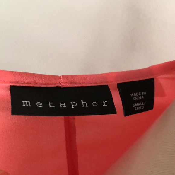 A small coral metaphor cardigan/kimono. Worn once. 100% polyester. - Picture 3 of 4